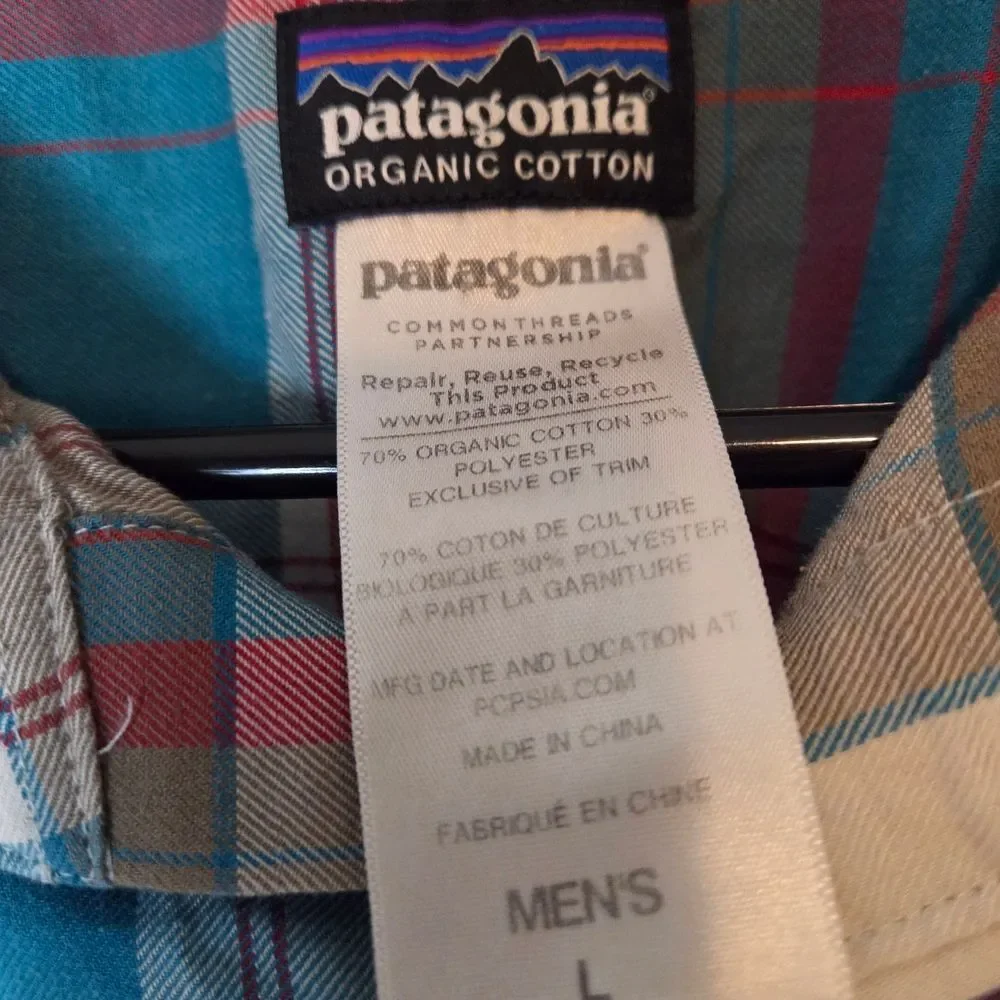 Patagonia Men's Casual Light Weight Blue and Red Plaid Button-Down Shirt Size L
